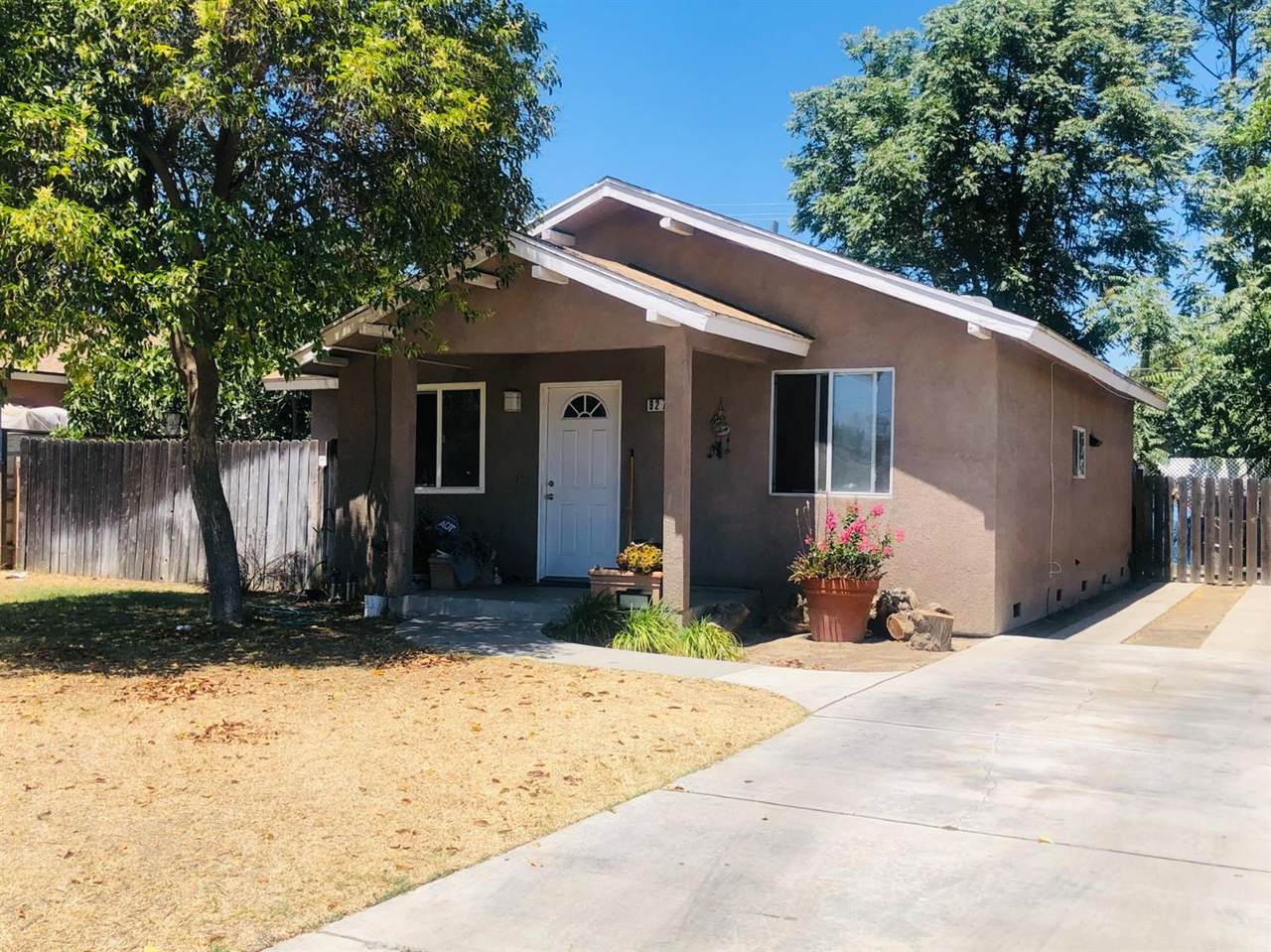 927 Daulton Avenue - Photo 1