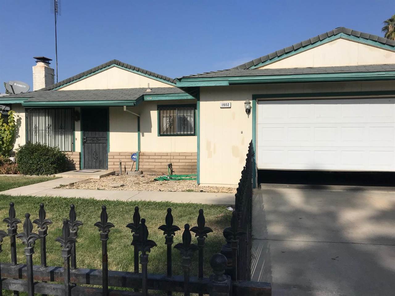 1602 Oleander Avenue - Photo 1