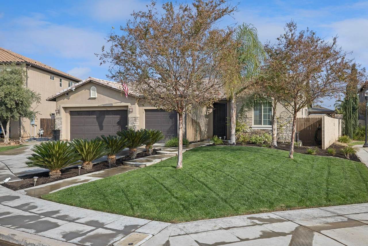 6760 Kadota Avenue - Photo 1