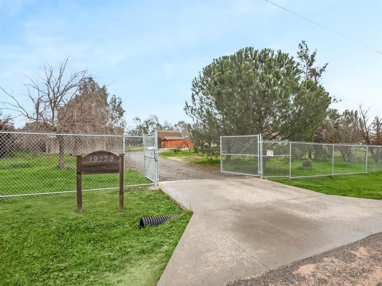 19729 Oakhill Road - Photo 1