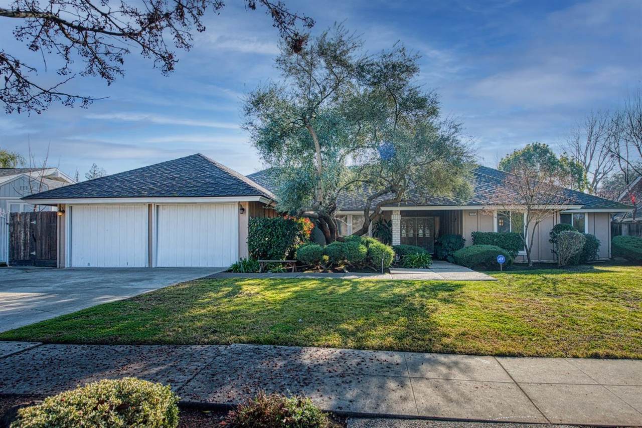 8826 Ione Avenue - Photo 1