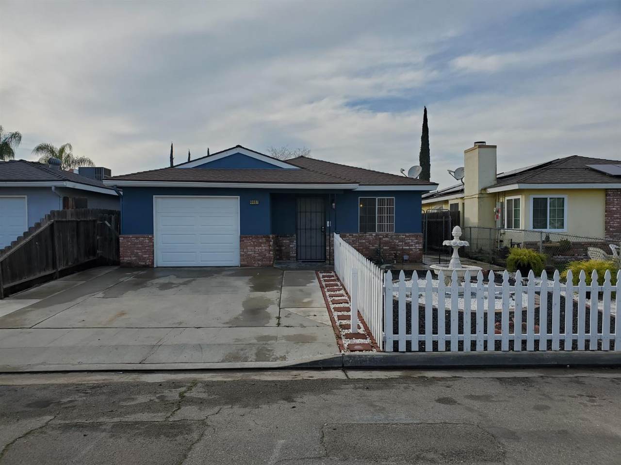 4407 Forestiere Avenue - Photo 1