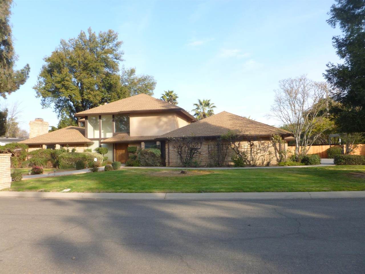 1927 Claremont Avenue - Photo 1