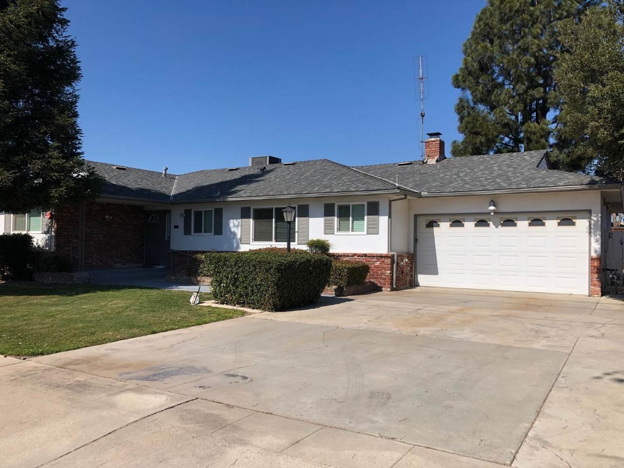 1068 Sierra Avenue - Photo 1