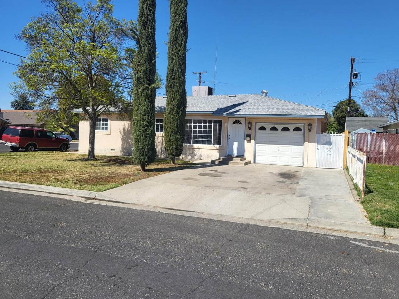 403 Beverly Drive - Photo 1