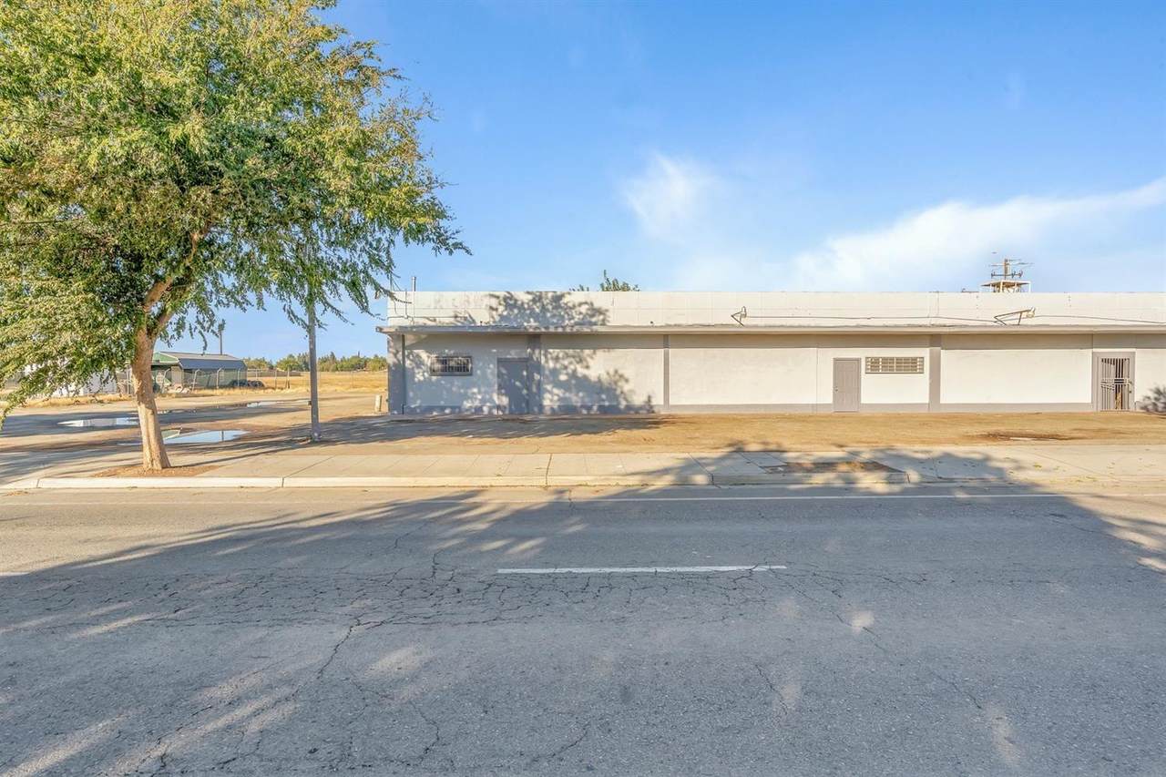 2720 Elm Avenue - Photo 1