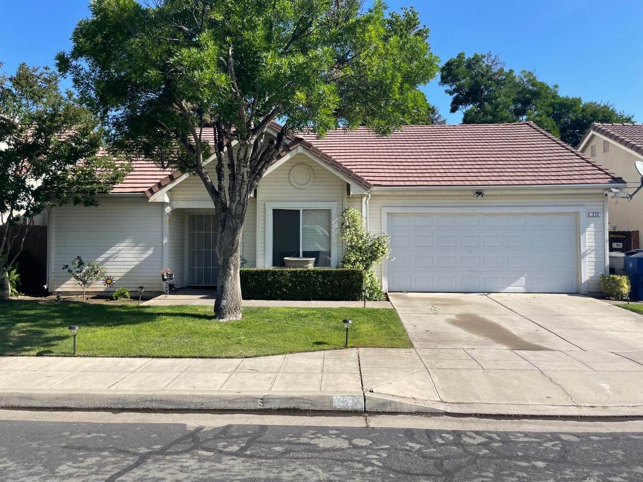 223 Cromwell Avenue - Photo 1