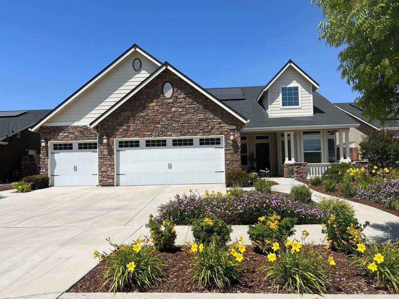 1473 Howard Street - Photo 1