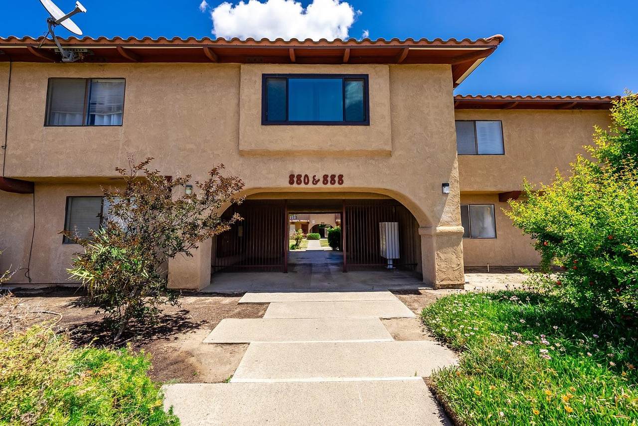 880 Greenfield Avenue - Photo 1