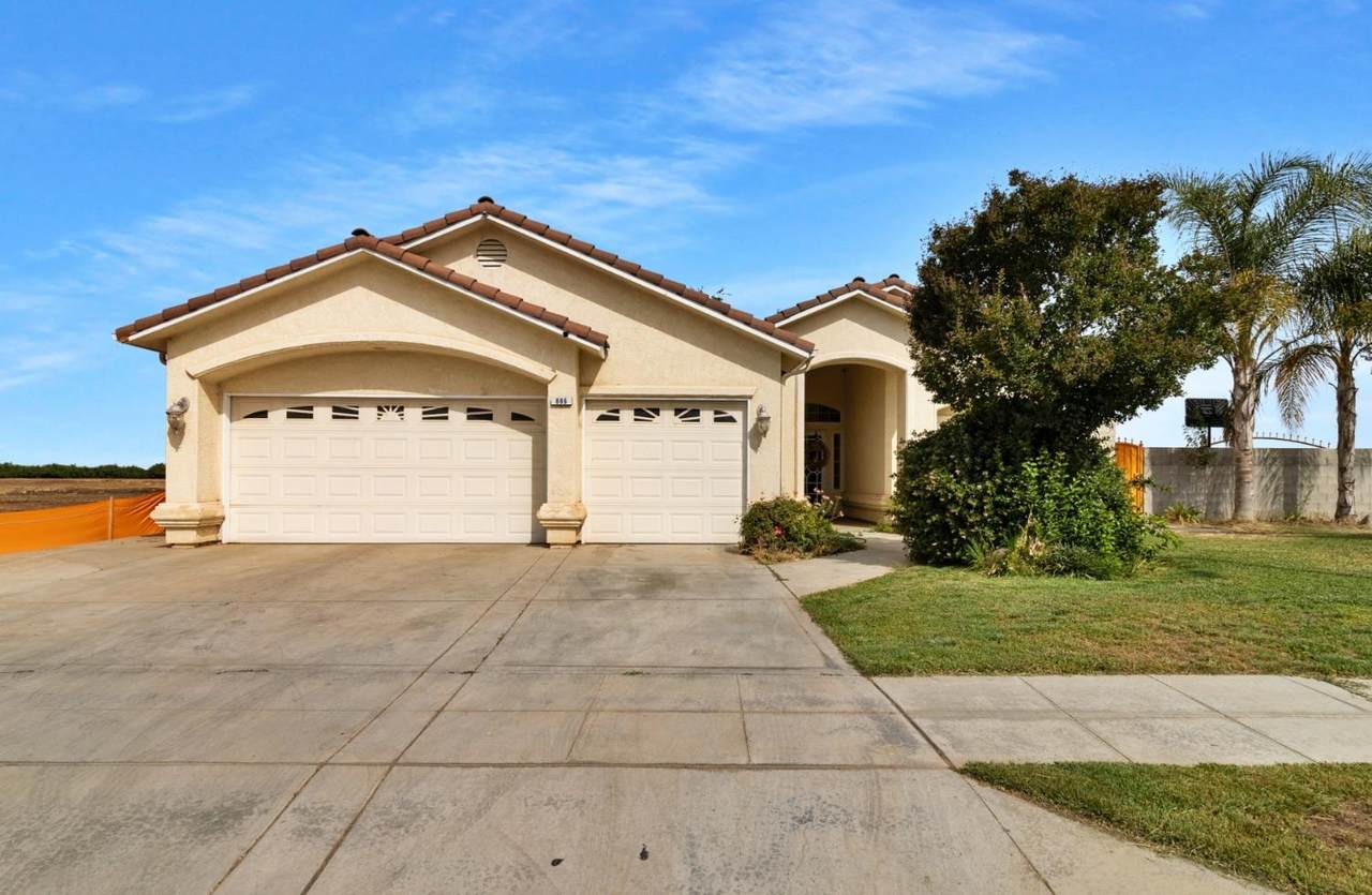 886 Caitlan Drive - Photo 1