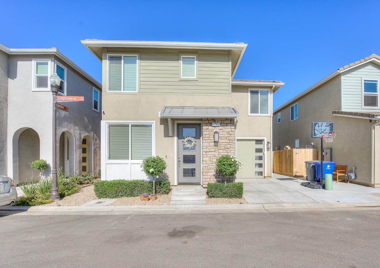 2703 Commonwood Lane - Photo 1