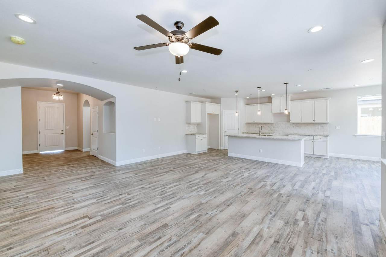 15806 Crimson Avenue - Photo 1