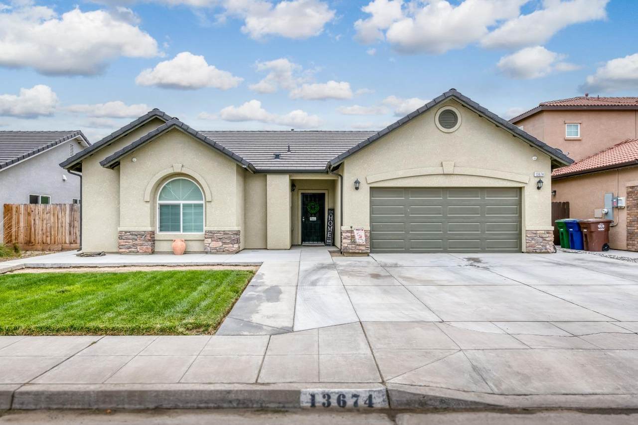 13674 Vandenburg Avenue - Photo 1