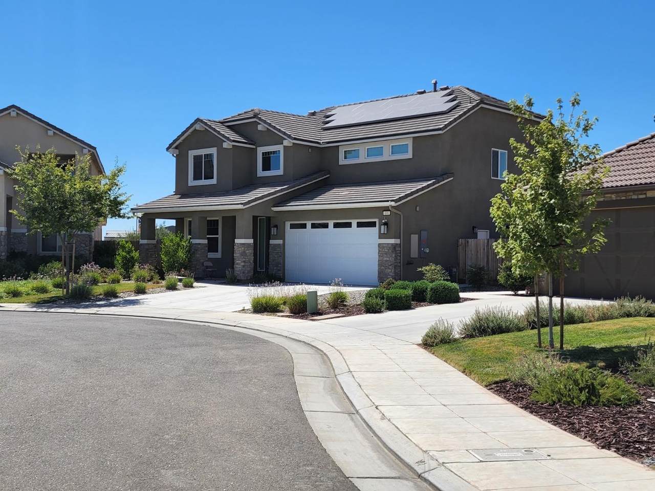 699 Maclure Avenue - Photo 1