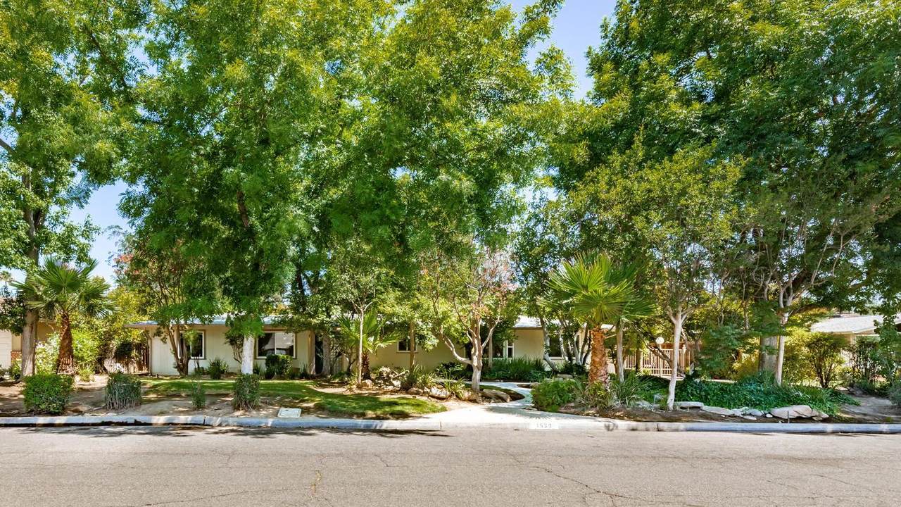 1590 Roberts Avenue - Photo 1