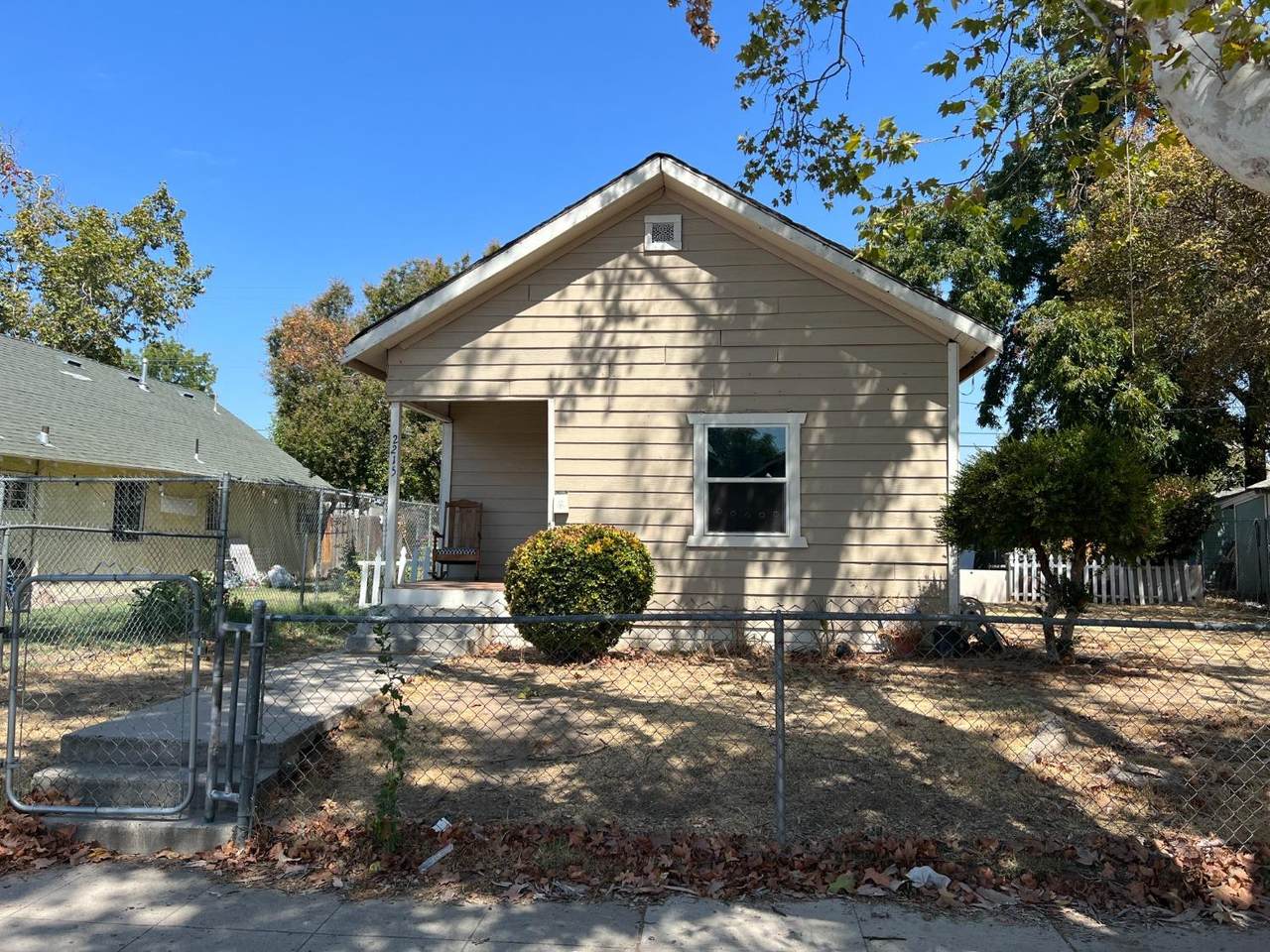 2215 Clay Avenue - Photo 1