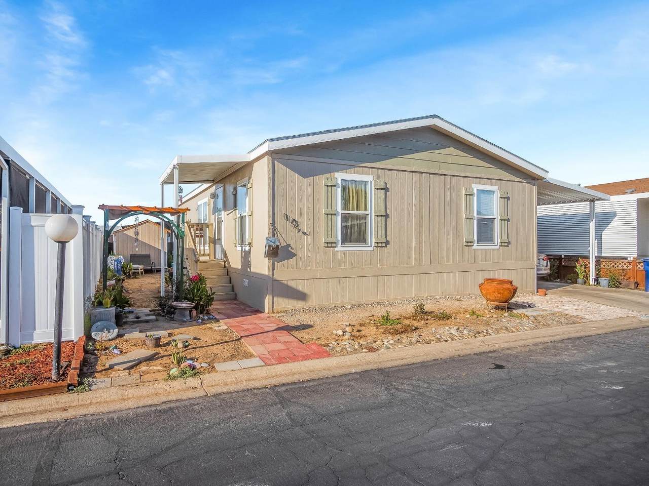 2575 Willow Avenue - Photo 1