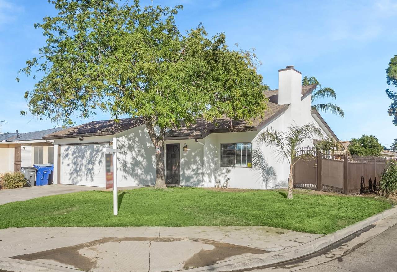 4392 Dante Avenue - Photo 1