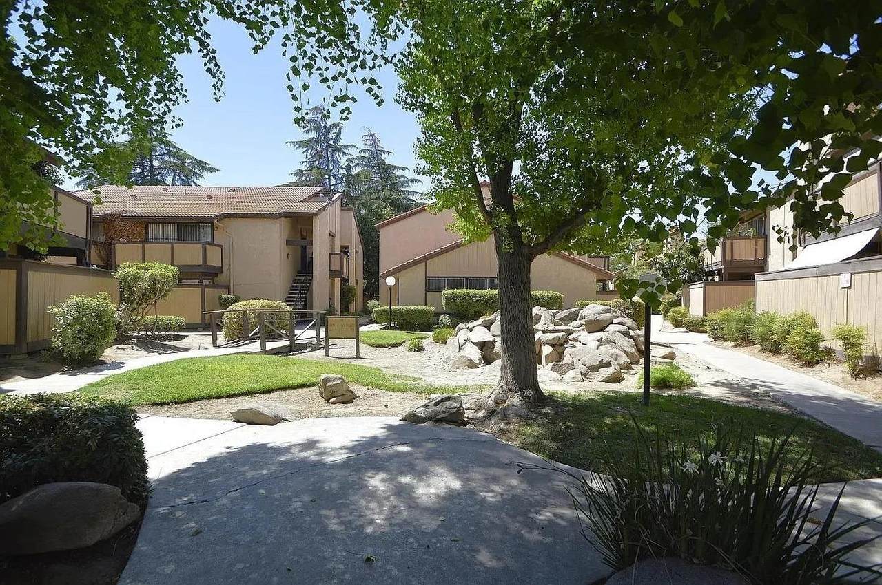 1550 Ashlan Avenue - Photo 1