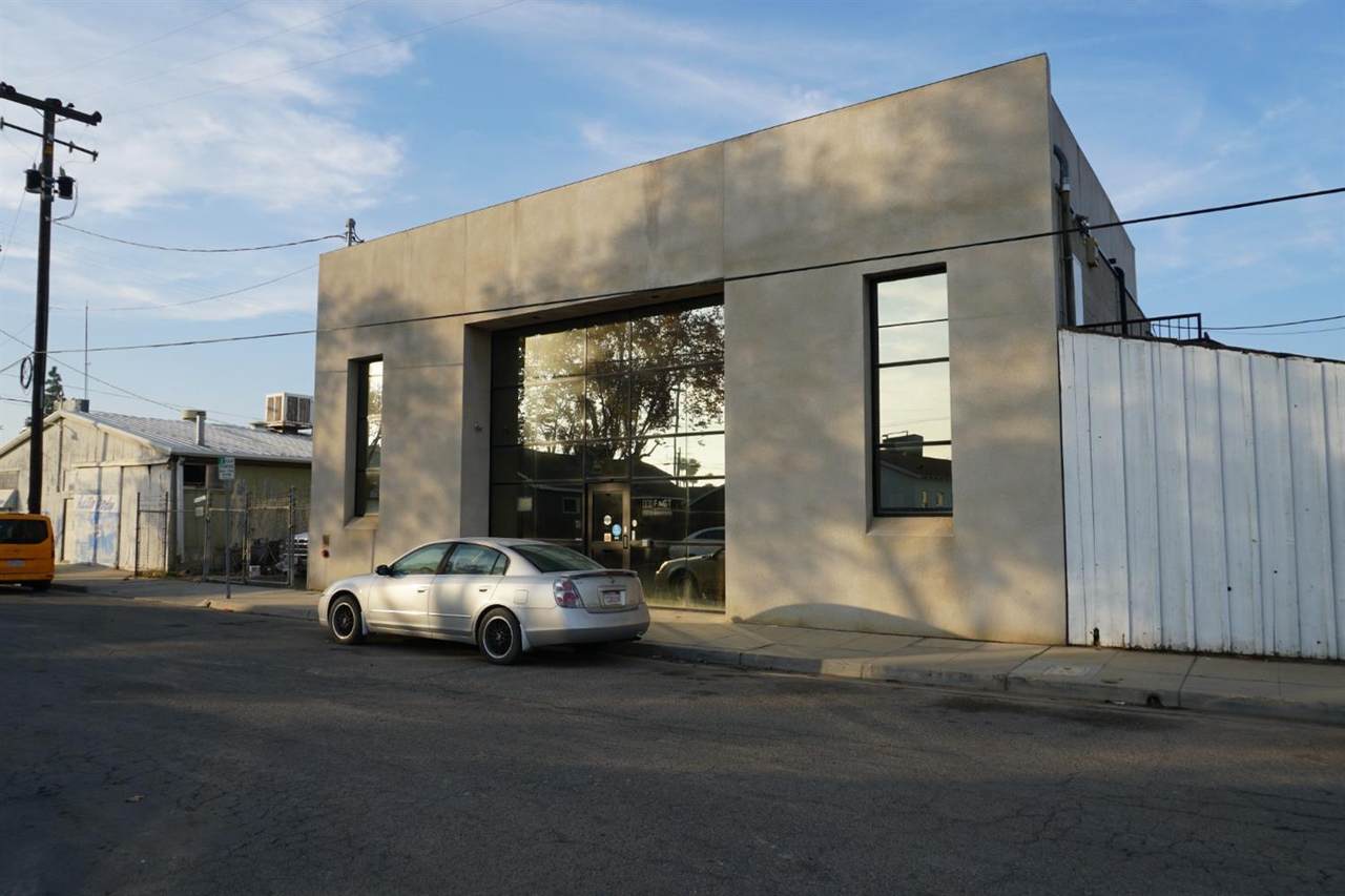 1819 Lamona Avenue - Photo 1