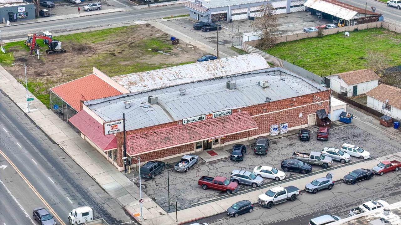 404 Robertson Boulevard - Photo 1