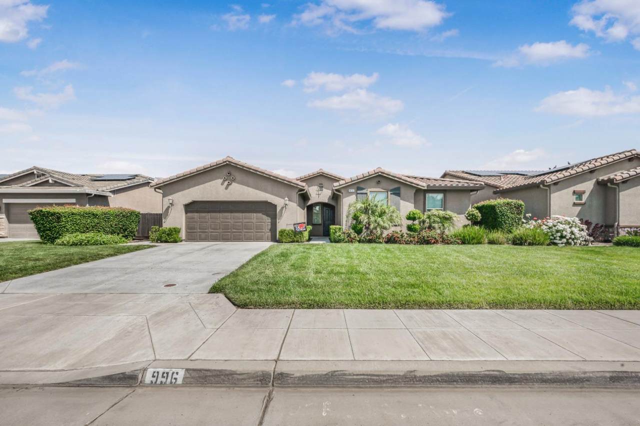 996 Boornazian Avenue - Photo 1