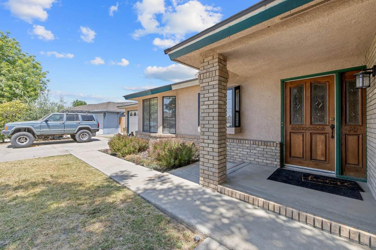 300 Adrian Way - Photo 1