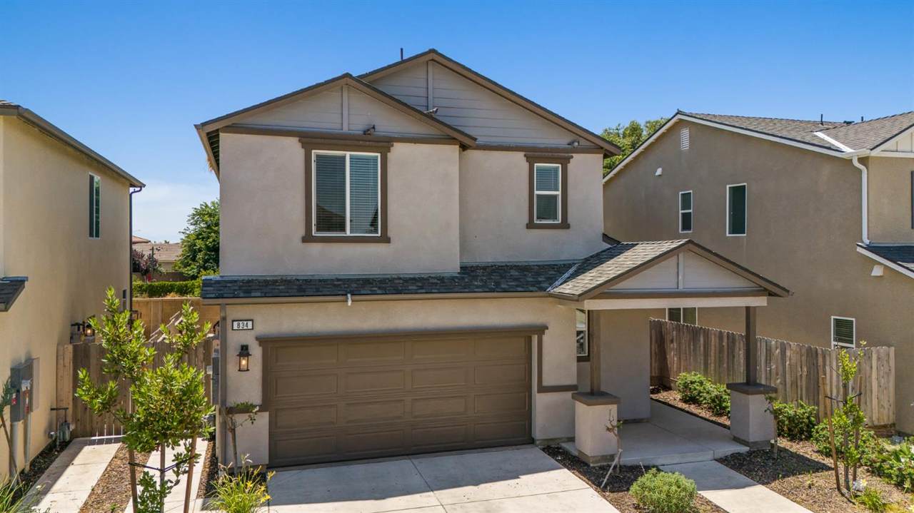 834 Amanecer Avenue - Photo 1