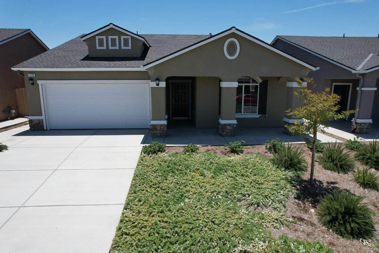 909 Grangeville Avenue - Photo 1