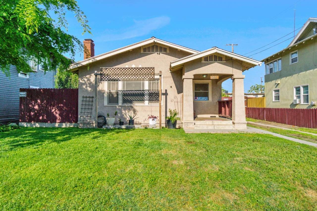 2411 Maroa Avenue - Photo 1