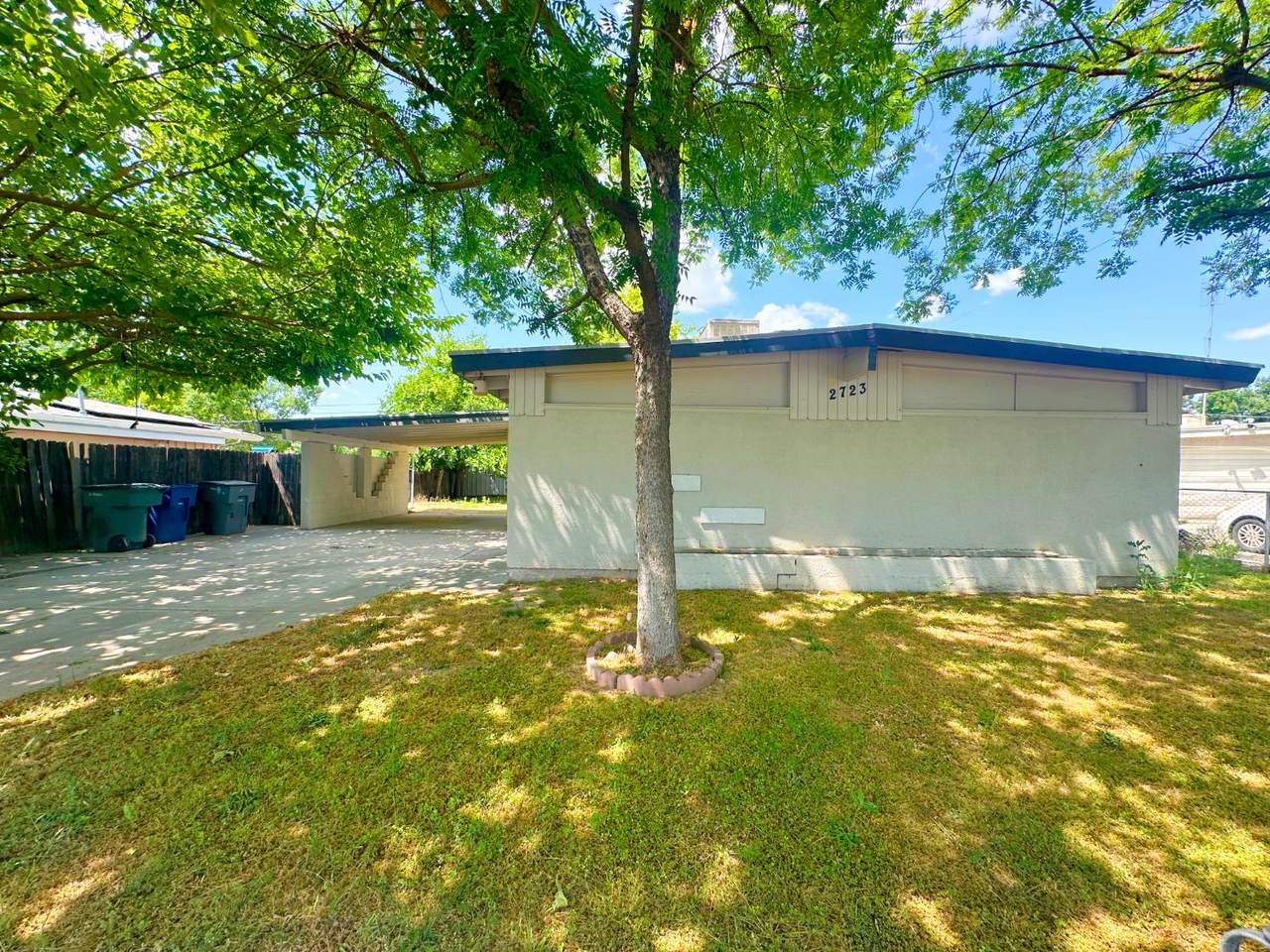 2723 Lansing Way - Photo 1