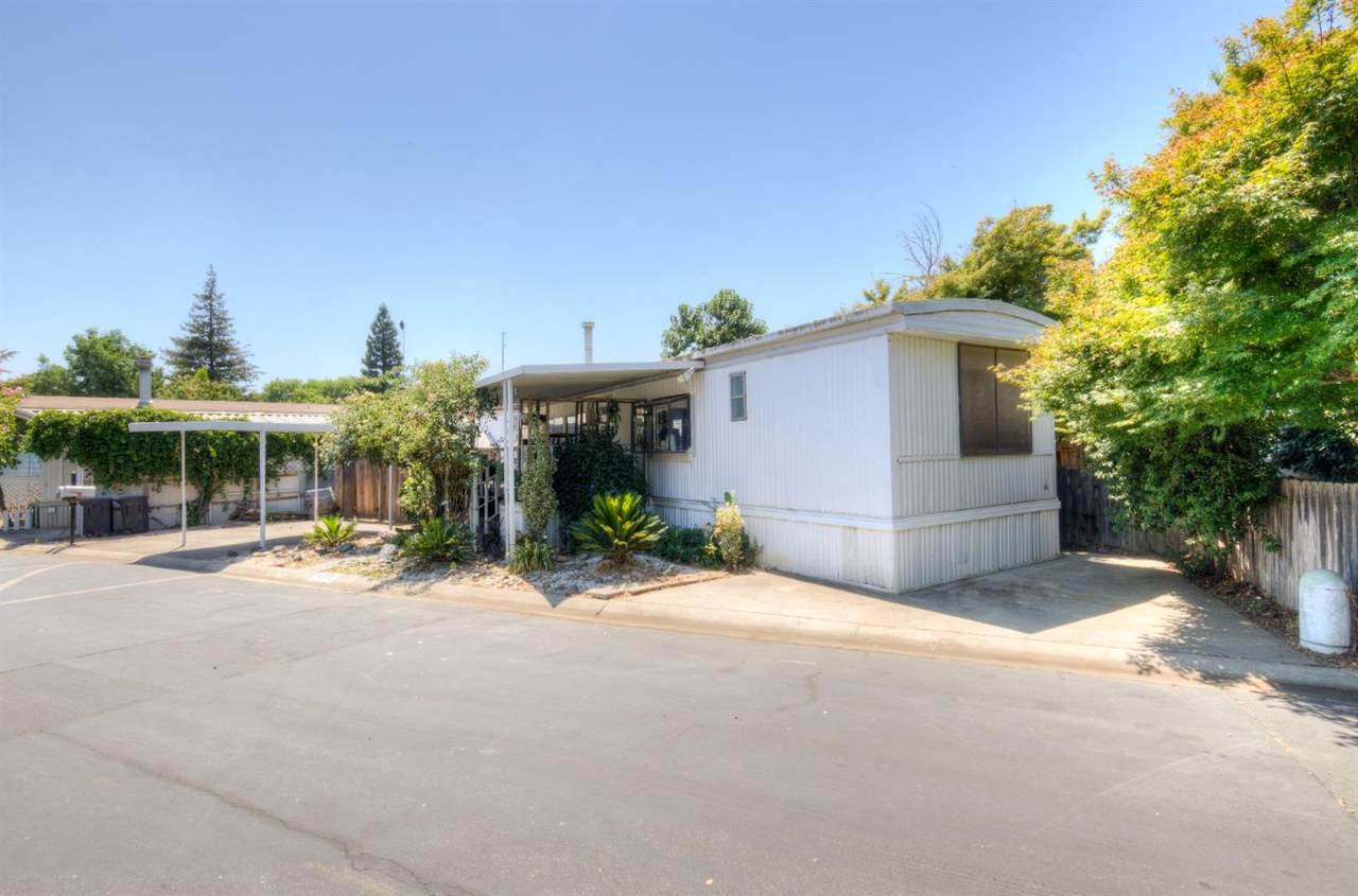 9360 Blackstone Avenue - Photo 1