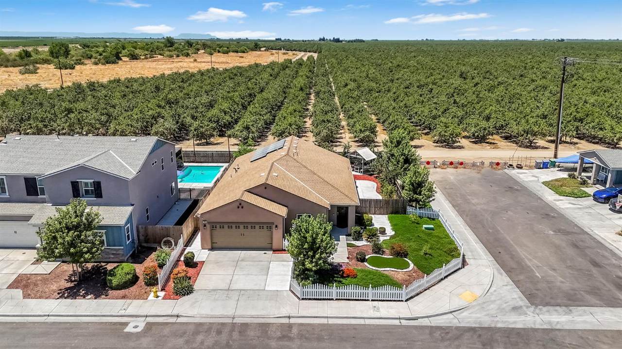 1400 Shoreline Drive - Photo 1