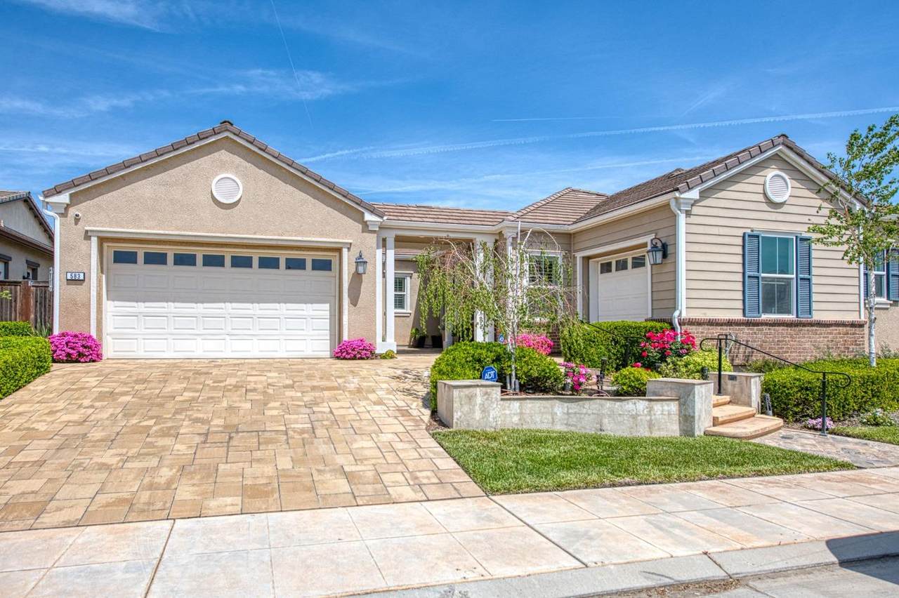 583 Crescent Lane - Photo 1