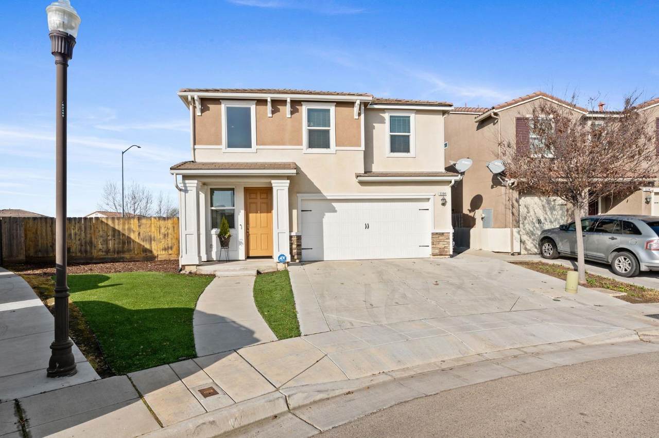 3384 Amanecer Avenue - Photo 1