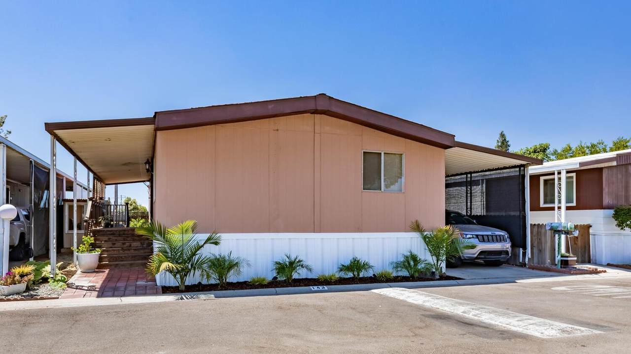 3138 Dakota Avenue - Photo 1