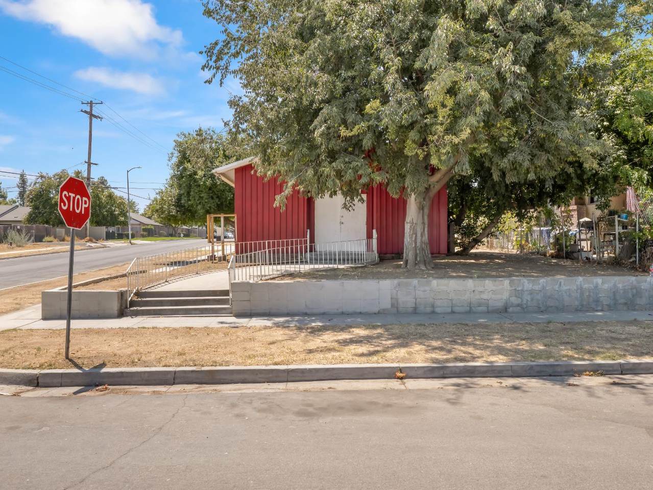 https://bt-photos.global.ssl.fastly.net/fresno/1280_boomver_1_635357-2.jpg