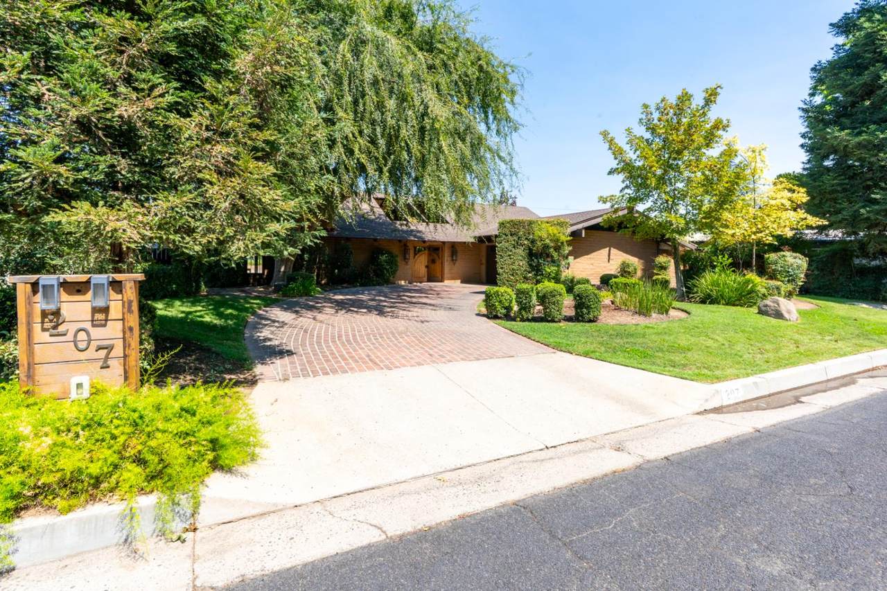 207 Redwood Drive - Photo 1