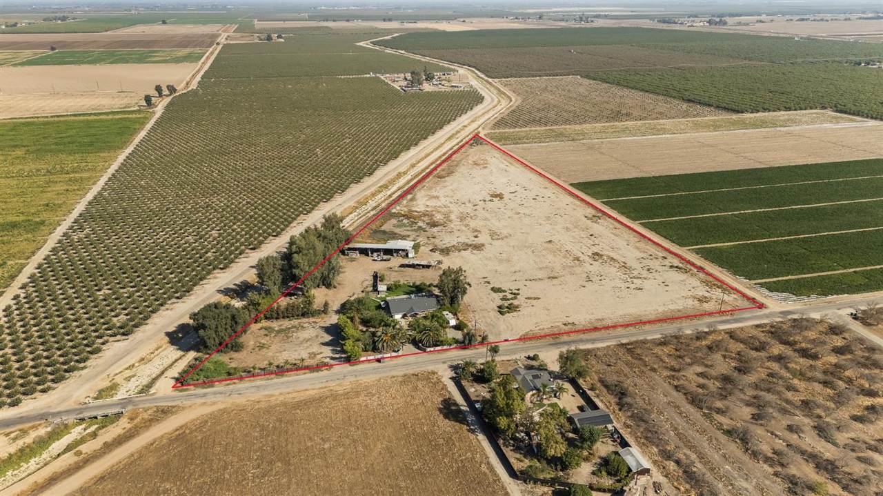 860 Riverdale Avenue - Photo 1