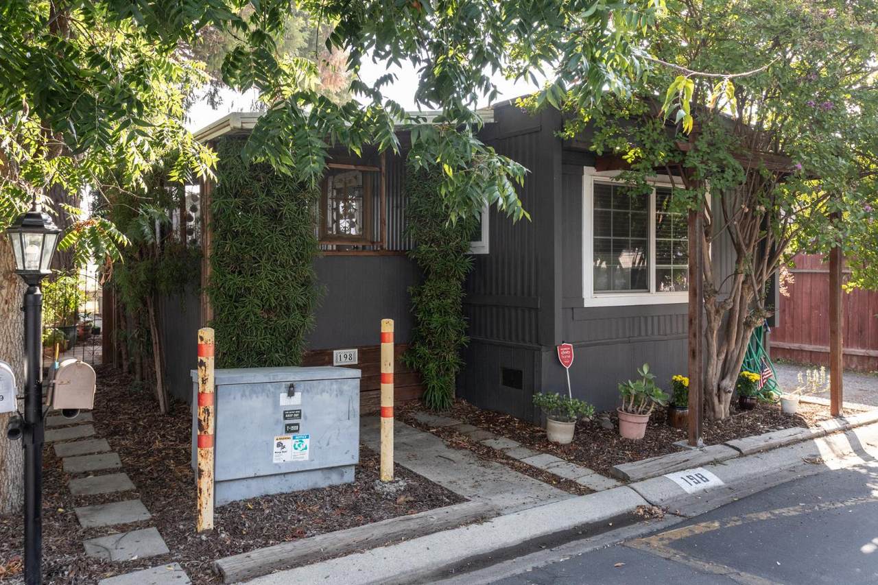 9360 Blackstone - Photo 1