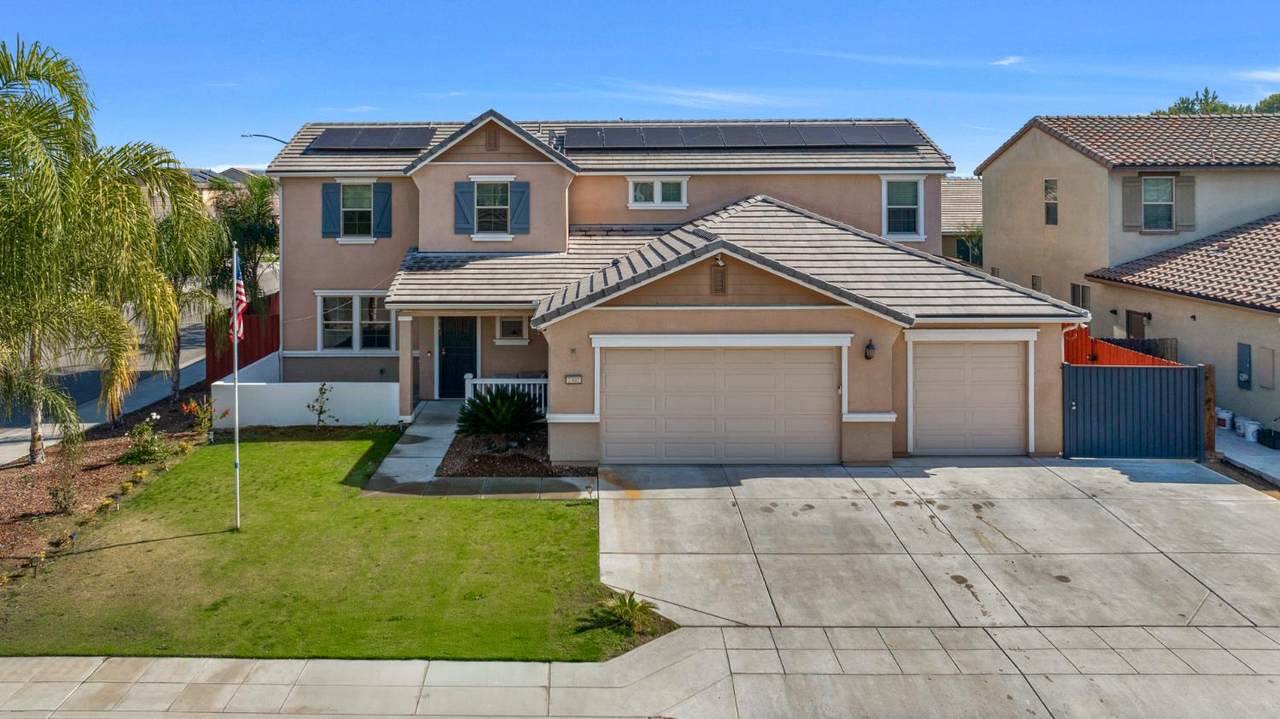 2302 Jason Avenue - Photo 1