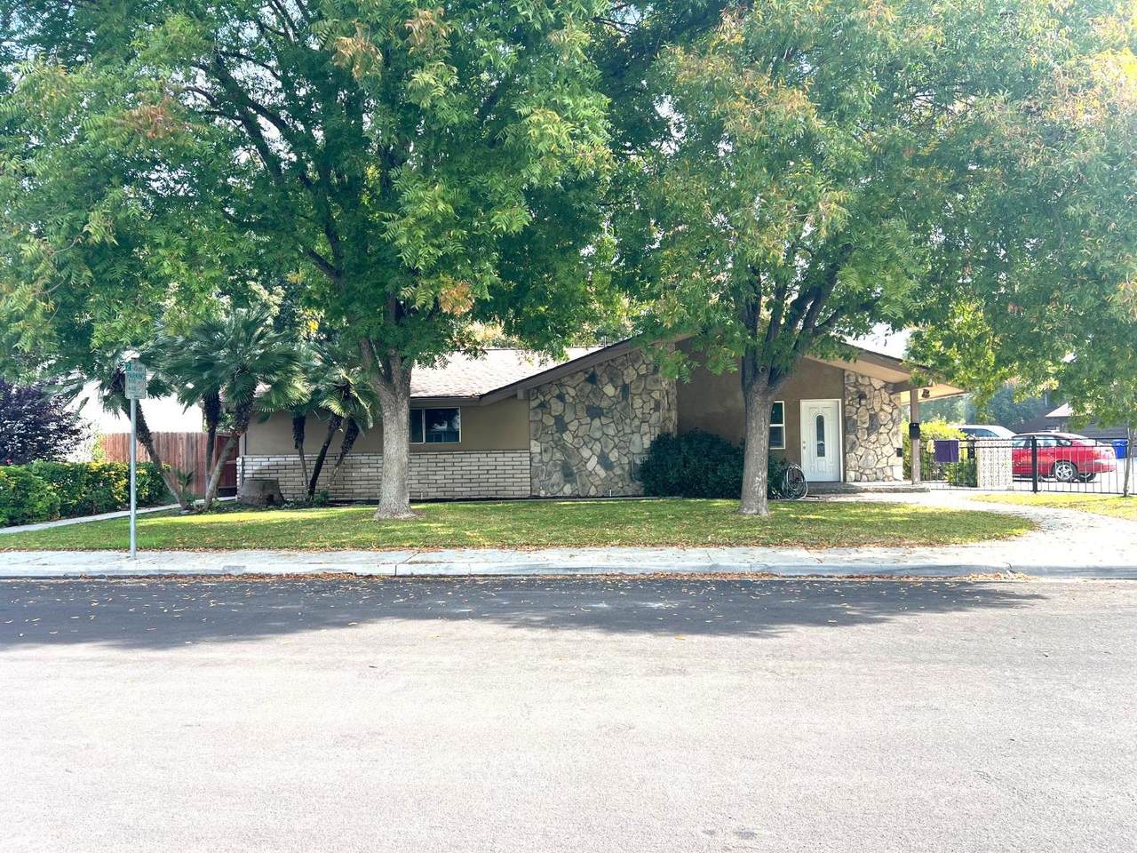 1021 Claire Avenue - Photo 1