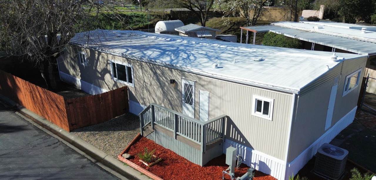 9360 Blackstone Avenue - Photo 1