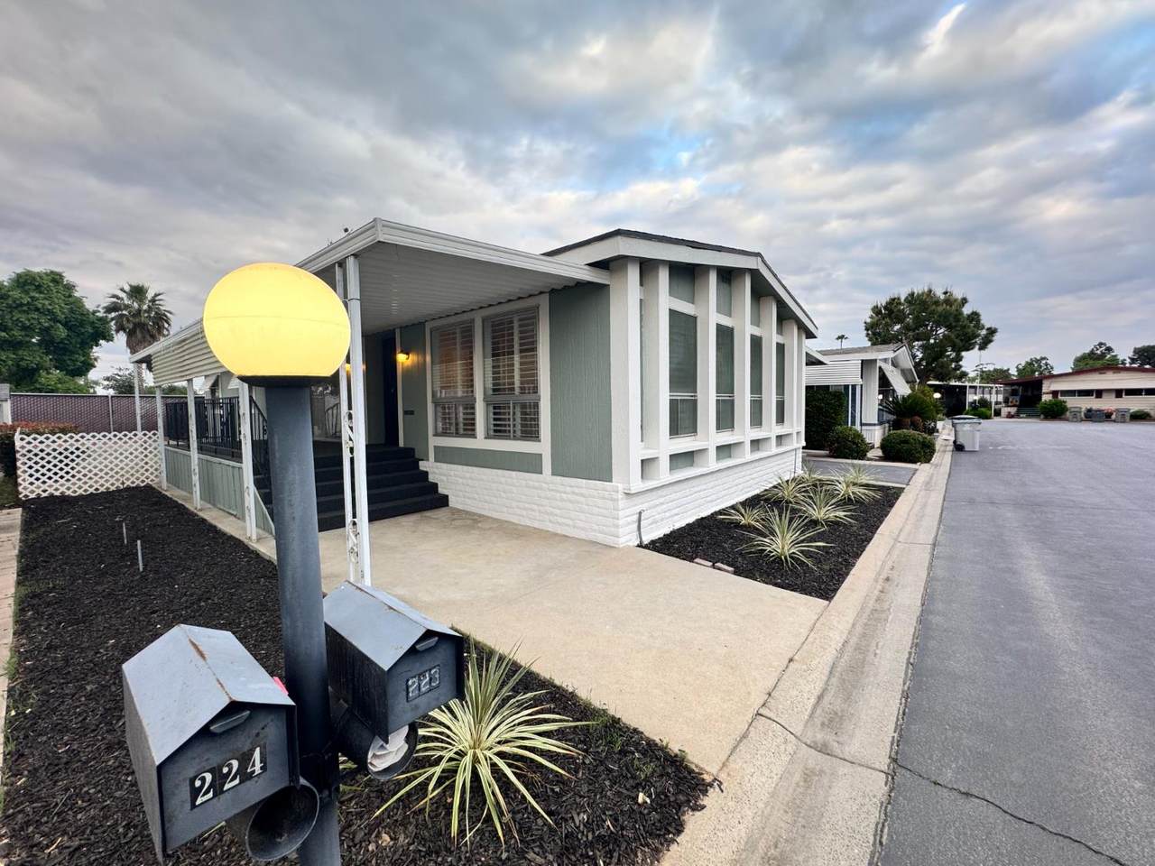 2706 Ashlan - Photo 1