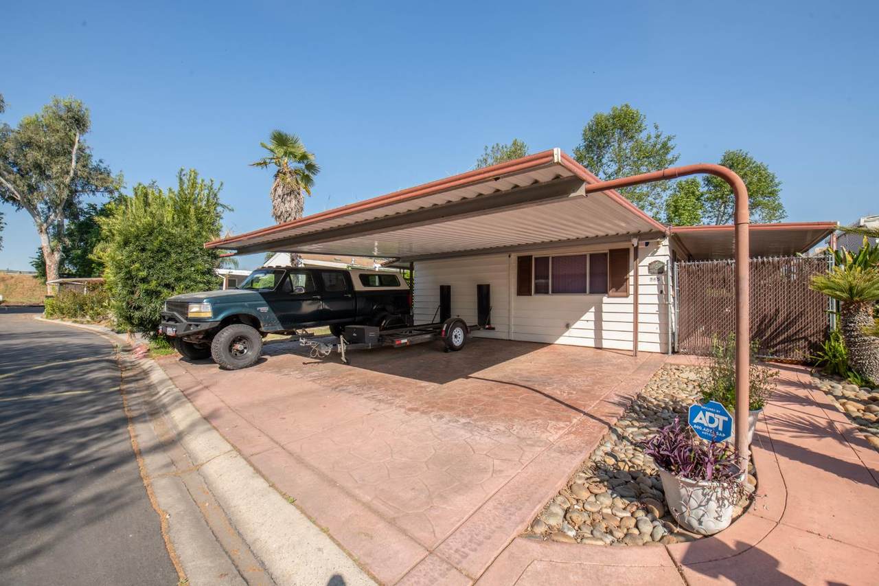 9360 Blackstone - Photo 1