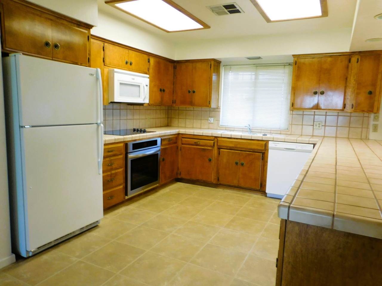 https://bt-photos.global.ssl.fastly.net/fresno/1280_boomver_1_646369-2.jpg