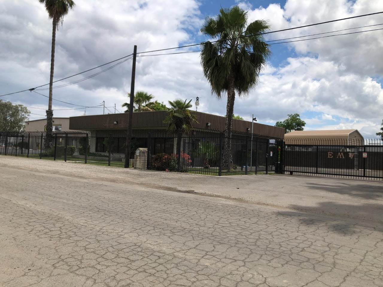 https://bt-photos.global.ssl.fastly.net/fresno/1280_boomver_1_647407-2.jpg