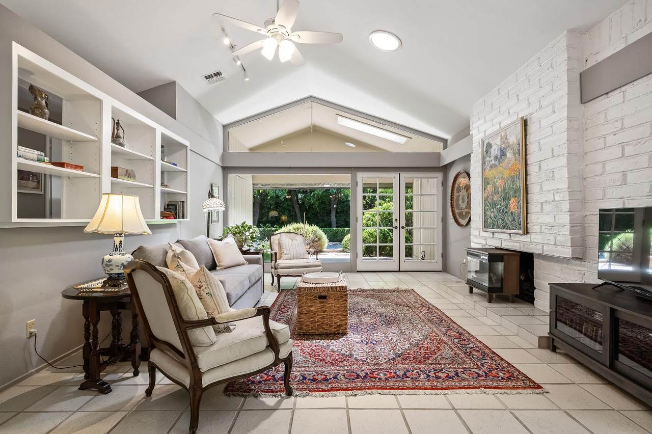 5039 Van Ness - Photo 1