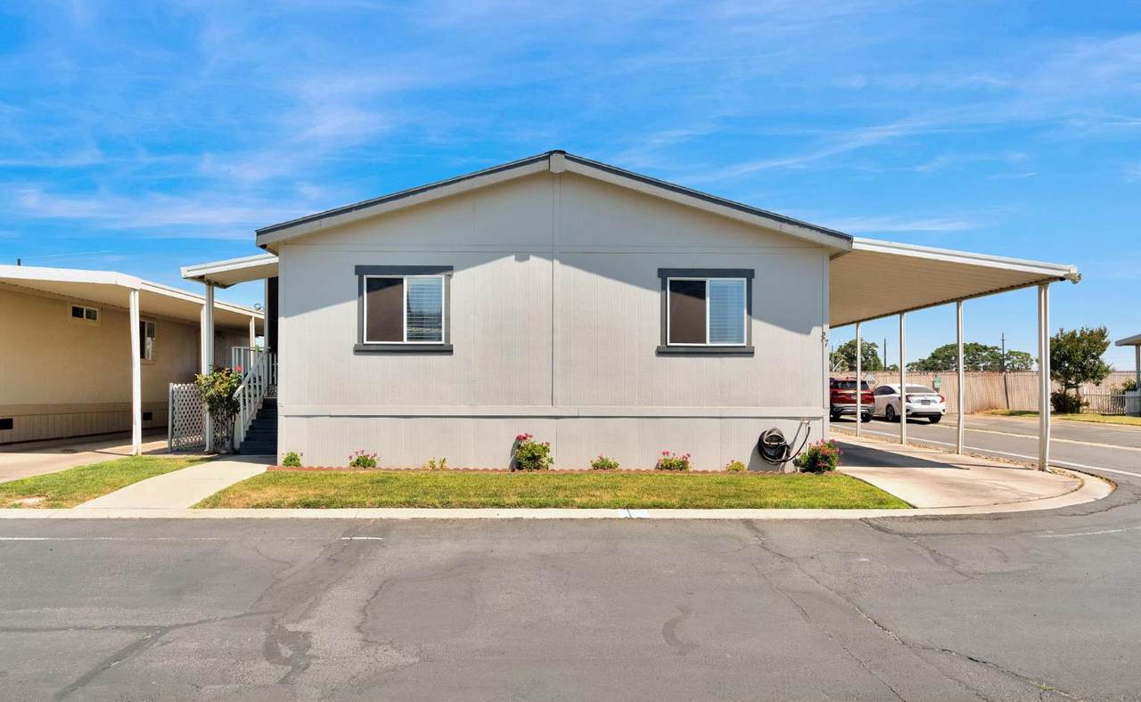 6450 N Winton Way - Photo 1