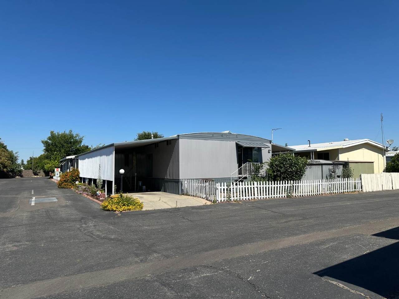 1724 Minnewawa Avenue - Photo 1